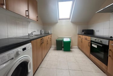 2 bed flat, 2 Lockyer Road,, Peverell, Plymouth, PL34RL - Image 1